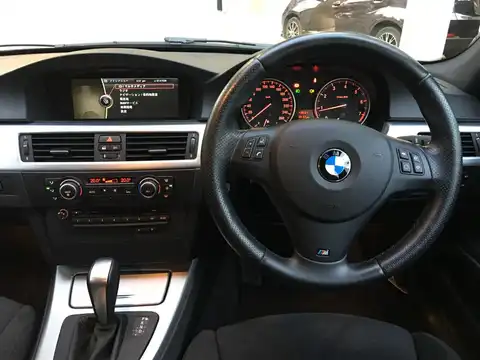 カタログ画像：３シリーズ （3 SERIES） ３２０ｉツーリング Ｍスポーツパッケージ 2010年5月 LBA-US20 2000cc モナコ・ブルー（メタリックカラー）orモンテゴ・ブルー（メタリック・カラー） 燃費13.0km / l 内装