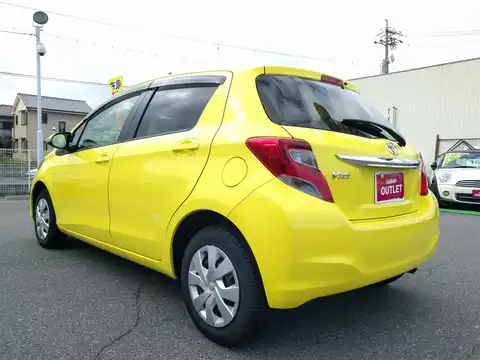 カタログ画像：ヴィッツ （VITZ） Ｆ スマートストップパッケージ 2014年4月 DBA-KSP130 1000cc ルミナスイエロー 燃費24.0km / l バック