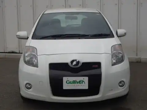 カタログ画像：ヴィッツ （VITZ） ＲＳ 2007年8月 DBA-SCP90 1300cc ホワイト 燃費19.6km / l フロント