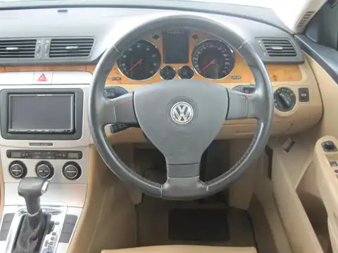 カタログ画像：パサートヴァリアント （PASSAT VARIANT） ２．０ＴＳＩ スポーツライン 2008年5月 ABA-3CCAW 2000cc ディープブラックパールエフェクト 燃費10.6km / l 内装