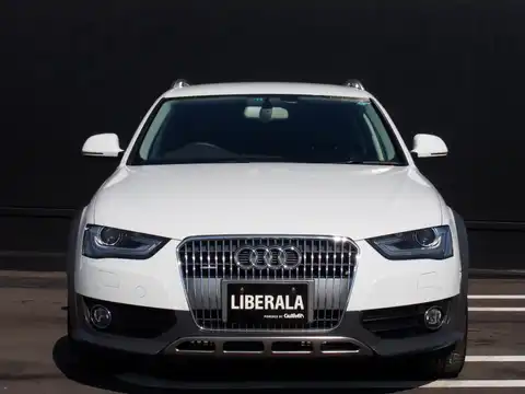 カタログ画像：Ａ４オールロードクワトロ （A4 ALLROAD QUATTRO） ベースグレード 2013年10月 ABA-8KCNCA 2000cc グレイシアホワイトメタリック 燃費13.4km / l フロント