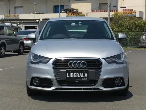 カタログ画像：Ａ１ （A1） １．４ＴＦＳＩ 2011年1月 DBA-8XCAX 1400cc アイスシルバーメタリック 燃費19.4km / l フロント