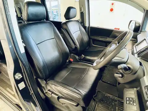 カタログ画像：ステップワゴン （STEPWAGON） Ｇ 助手席リフトアップシート車 2009年10月 DBA-RK1 2000cc ポリッシュドメタル・メタリック 内装