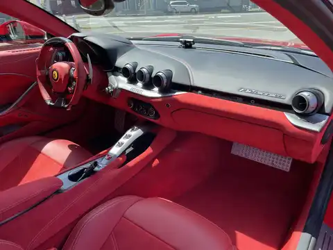 カタログ画像：Ｆ１２ベルリネッタ （F12 BERLINETTA） ベースグレード 2012年7月 ABA-F152 6300cc 内装