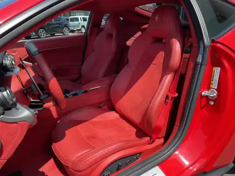 カタログ画像：Ｆ１２ベルリネッタ （F12 BERLINETTA） ベースグレード 2012年7月 ABA-F152 6300cc 内装