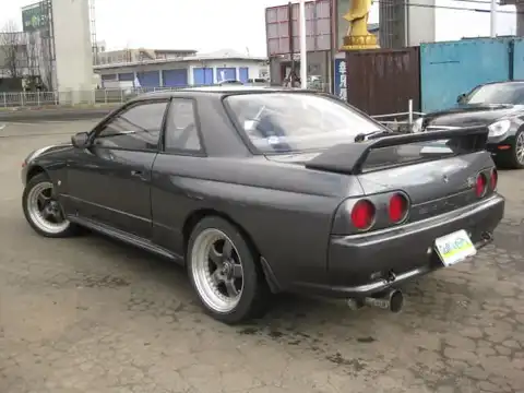 カタログ画像：スカイライン （SKYLINE） ＧＴ－Ｒ 1991年8月 E-BNR32 2600cc ガングレーメタリック（スーパーファインコーティング） 燃費8.2km / l バック