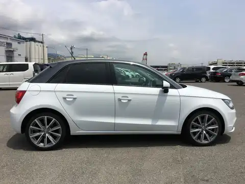 カタログ画像：Ａ１スポーツバック （A1 SPORTBACK） １．４ＴＦＳＩ 2012年6月 DBA-8XCAX 1400cc グレイシアホワイトメタリック 燃費17.8km / l 外装