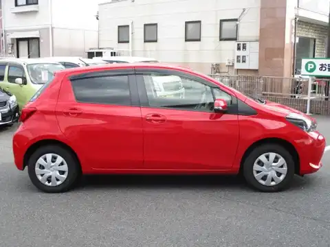 カタログ画像：ヴィッツ （VITZ） Ｆ Ｍパッケージ 2015年6月 DBA-KSP130 1000cc スーパーレッドＶ 燃費21.6km / l 外装