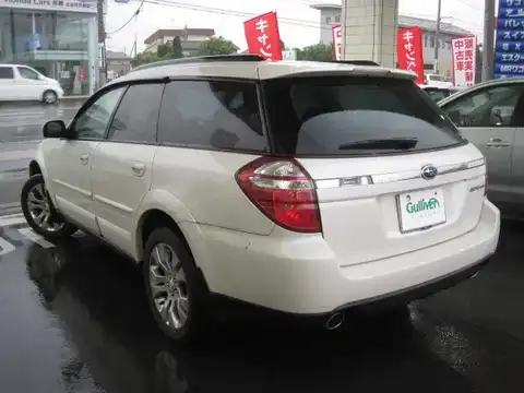 カタログ画像：レガシィアウトバック （LEGACY OUTBACK） ２．５ｉ 2006年5月 DBA-BP9 2500cc サテンホワイト・パール 燃費13.0km / l バック