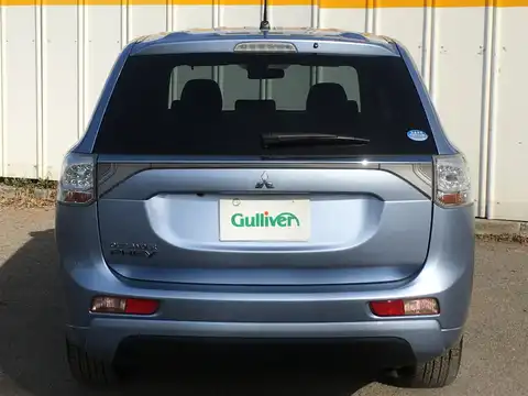 カタログ画像：アウトランダーＰＨＥＶ （OUTLANDER PHEV） Ｇセーフティパッケージ 2014年9月 DLA-GG2W 2000cc テクニカルシルバーメタリック バック