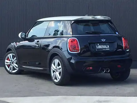 カタログ画像：ＭＩＮＩ （MINI） ジョンクーパーワークス 2018年5月 CBA-XRJCWM 2000cc ミッドナイト・ブラック（メタリック） 燃費14.5km / l バック