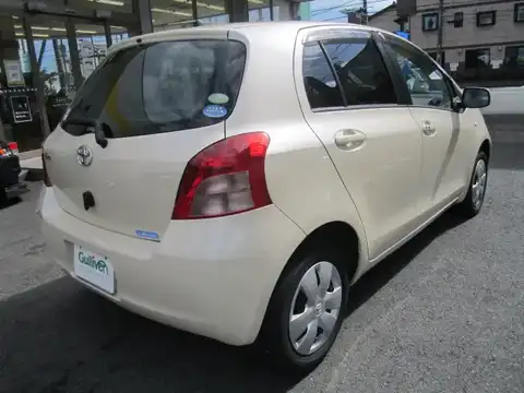 カタログ画像：ヴィッツ （VITZ） Ｆ クリームコレクション 2005年8月 CBA-NCP95 1300cc ベージュパールマイカ 燃費16.0km / l 外装