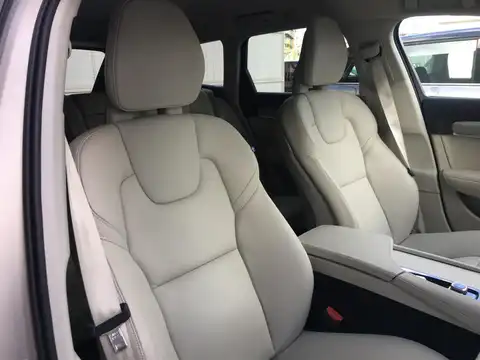 カタログ画像：Ｖ９０ （V90） Ｔ５ モメンタム エアサスペンション装着車 2017年7月 DBA-PB420A 2000cc ルミナスサンドメタリック 燃費14.4km / l 内装