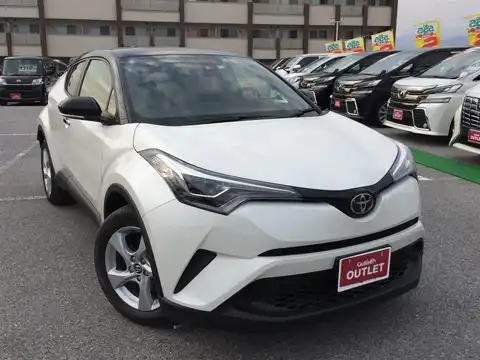 カタログ画像：Ｃ－ＨＲ （C-HR） Ｓ－Ｔ 2018年5月 DBA-NGX50 1200cc ホワイトパールクリスタルシャインorブラック×ホワイトパールクリスタルシャイン 燃費15.4km / l メイン（その他）