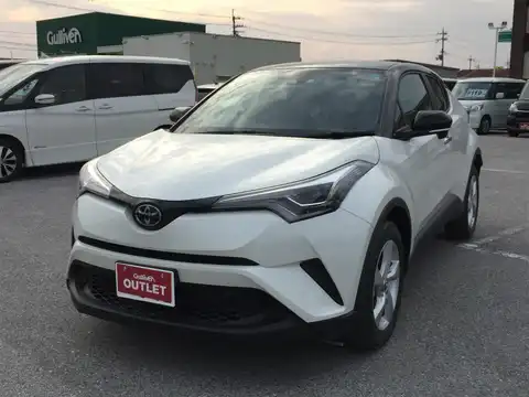 カタログ画像：Ｃ－ＨＲ （C-HR） Ｓ－Ｔ 2018年5月 DBA-NGX50 1200cc ホワイトパールクリスタルシャインorブラック×ホワイトパールクリスタルシャイン 燃費15.4km / l フロント