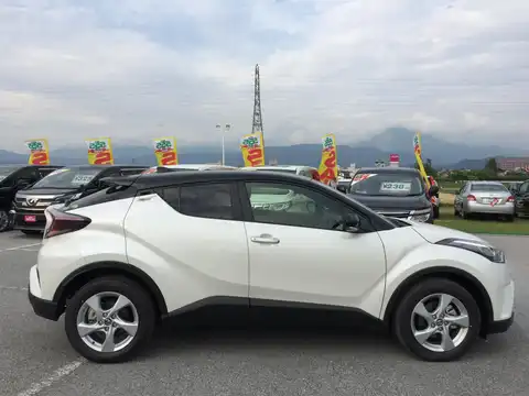 カタログ画像：Ｃ－ＨＲ （C-HR） Ｓ－Ｔ 2018年5月 DBA-NGX50 1200cc ホワイトパールクリスタルシャインorブラック×ホワイトパールクリスタルシャイン 燃費15.4km / l 外装