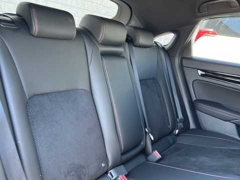 カタログ画像：シビック （CIVIC） タイプＲ レーシングブラックパッケージ 2025年9月 6BA-FL5 2000cc 燃費12.5km / l バック