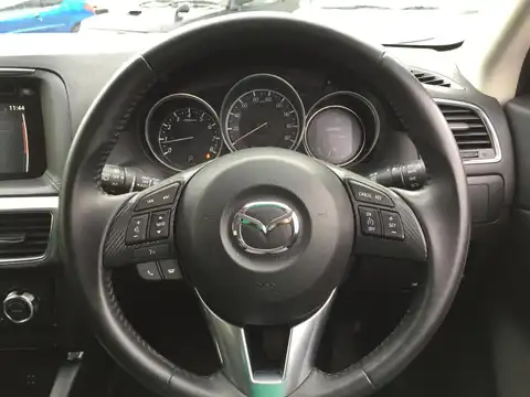 カタログ画像：ＣＸ－５ （CX-5） ２０Ｓ 2015年1月 DBA-KEEFW 2000cc クリスタルホワイトパールマイカ 燃費16.4km / l 内装