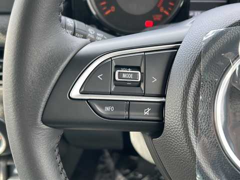 カタログ画像：ジムニーノマド （JIMNY NOMADE） ＦＣ 2025年4月 3BA-JC74W 1500cc ブルーイッシュブラックパール4 燃費14.9km / l 内装