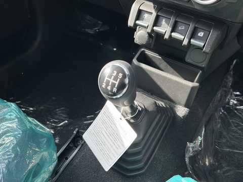 カタログ画像：ジムニーノマド （JIMNY NOMADE） ＦＣ 2025年4月 3BA-JC74W 1500cc ブルーイッシュブラックパール4 燃費14.9km / l 内装