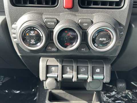 カタログ画像：ジムニーノマド （JIMNY NOMADE） ＦＣ 2025年4月 3BA-JC74W 1500cc アークティックホワイトパール 燃費14.9km / l 内装