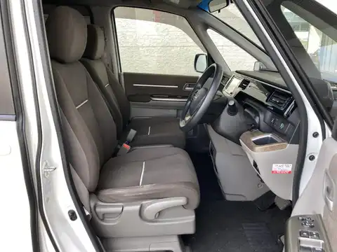 カタログ画像：ステップワゴン （STEPWAGON） Ｇ 2015年4月 DBA-RP2 1500cc ホワイトオーキッド・パール 燃費15.0km / l 内装