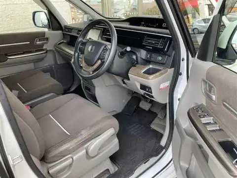 カタログ画像：ステップワゴン （STEPWAGON） Ｇ 2015年4月 DBA-RP2 1500cc ホワイトオーキッド・パール 燃費15.0km / l 内装