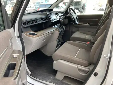 カタログ画像：ステップワゴン （STEPWAGON） Ｇ 2015年4月 DBA-RP2 1500cc ホワイトオーキッド・パール 燃費15.0km / l 内装