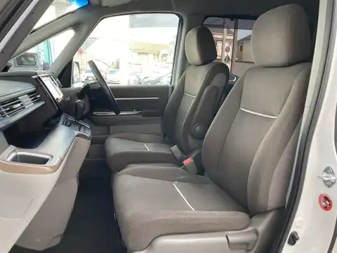 カタログ画像：ステップワゴン （STEPWAGON） Ｇ 2015年4月 DBA-RP2 1500cc ホワイトオーキッド・パール 燃費15.0km / l 内装
