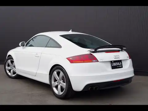 カタログ画像：ＴＴクーペ （TT COUPE） １．８ＴＦＳＩ 2012年8月 ABA-8JCDA 1800cc アイビスホワイトorグレイシアホワイトメタリック 燃費14.2km / l バック