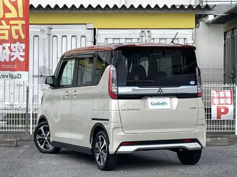 カタログ画像：ｅＫクロススペース （EK X SPACE） Ｔ プラスエディション 2021年12月 4AA-B35A 660cc ホワイトパール×ブラックマイカorホワイトパール 燃費18.8km / l バック