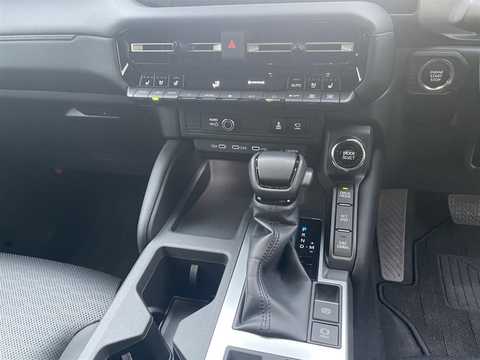 カタログ画像：ランドクルーザー２５０ （LAND CRUISER 250） ＶＸ 2024年4月 3DA-GDJ250W 2800cc プラチナホワイトパールマイカ 燃費11.0km / l 内装