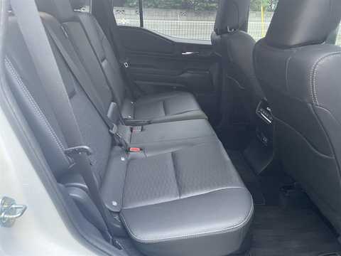 カタログ画像：ランドクルーザー２５０ （LAND CRUISER 250） ＶＸ 2024年4月 3DA-GDJ250W 2800cc プラチナホワイトパールマイカ 燃費11.0km / l バック