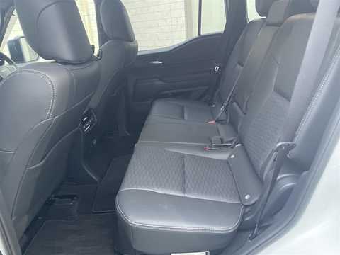 カタログ画像：ランドクルーザー２５０ （LAND CRUISER 250） ＶＸ 2024年4月 3DA-GDJ250W 2800cc プラチナホワイトパールマイカ 燃費11.0km / l バック