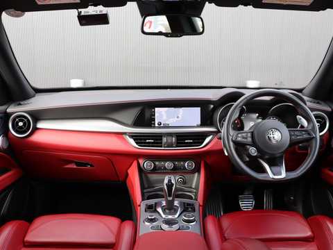カタログ画像：ステルヴィオ （STELVIO） エディツィオーネ ルッソ 2022年10月 3DA-94922 2200cc 燃費16.0km / l 内装