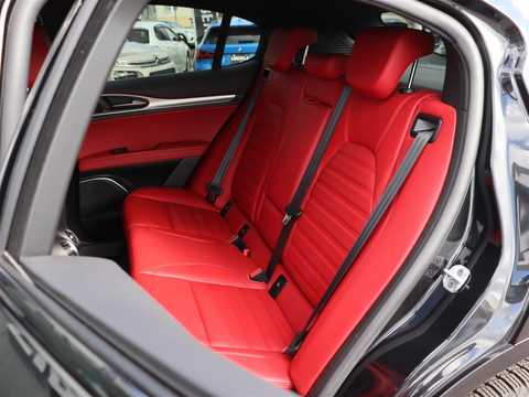 カタログ画像：ステルヴィオ （STELVIO） エディツィオーネ ルッソ 2022年10月 3DA-94922 2200cc 燃費16.0km / l 内装