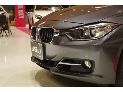 カタログ画像：３シリーズ （3 SERIES） ３２０ｉ ｘＤｒｉｖｅ スポーツ 2014年8月 DBA-3B20 2000cc ミネラル・グレー 燃費15.2km / l 外装