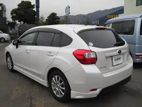 カタログ画像：インプレッサスポーツ （IMPREZA SPORTS） ２．０ｉアイサイト 2012年10月 DBA-GP7 2000cc サテンホワイト・パール 燃費15.8km / l バック