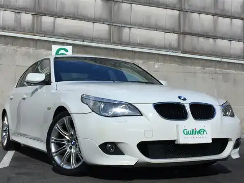 カタログ画像：５シリーズ （5 SERIES） ５２５ｉ Ｍスポーツパッケージ 2004年11月 GH-NA25 2500cc アルピン・ホワイトⅢ（ソリッド・カラー） 燃費8.8km / l メイン（その他）