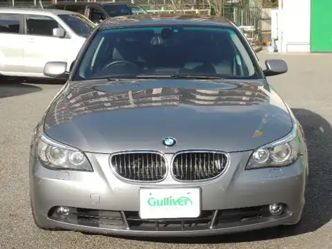 カタログ画像：５シリーズ （5 SERIES） ５４５ｉ 2005年6月 GH-NB44 4400cc チタン・グレーⅡメタリック 燃費7.6km / l フロント