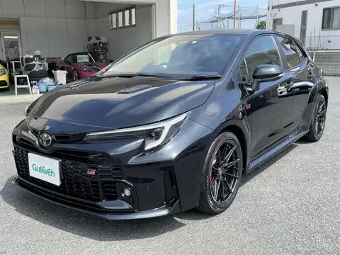 カタログ画像：ＧＲカローラ （GR COROLLA） ＲＺ 2022年12月 4BA-GZEA14H 1600cc プレシャスブラックパール 燃費12.4km / l フロント