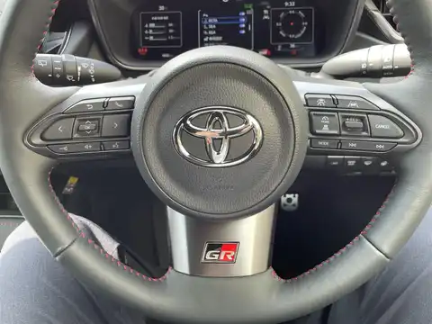 カタログ画像：ＧＲカローラ （GR COROLLA） ＲＺ 2022年12月 4BA-GZEA14H 1600cc プレシャスブラックパール 燃費12.4km / l 内装