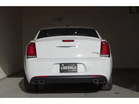 カタログ画像：クライスラー・３００ （CHRYSLER 300） ３００Ｓ 2017年7月 ABA-LX36 3600cc ブライトホワイトクリアコート 燃費9.2km / l バック