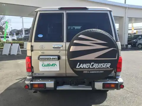 カタログ画像：ランドクルーザー７０ （LAND CRUISER 70） バン 2014年8月 CBF-GRJ76K 4000cc ベージュorベージュマイカメタリック 燃費6.6km / l バック