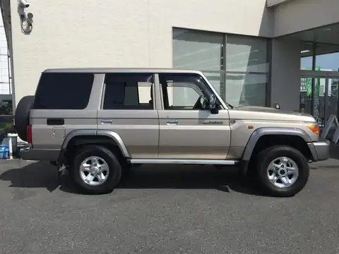 カタログ画像：ランドクルーザー７０ （LAND CRUISER 70） バン 2014年8月 CBF-GRJ76K 4000cc ベージュorベージュマイカメタリック 燃費6.6km / l 外装