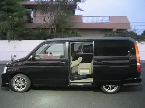 カタログ画像：ステップワゴン （STEPWAGON） Ｋ 2002年10月 LA-RF3 2000cc ナイトホークブラック・パール 燃費13.2km / l 外装