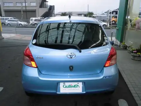 カタログ画像：ヴィッツ （VITZ） Ｆ アドバンスドエディション 2007年1月 DBA-SCP90 1300cc ライトブルーマイカメタリック 燃費19.6km / l バック