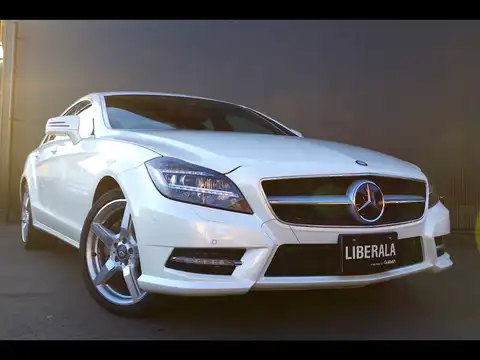 カタログ画像：ＣＬＳクラス （CLS-CLASS） ＣＬＳ３５０ ＡＭＧスポーツパッケージ 2013年5月 RBA-218359 3500cc ダイヤモンドホワイト（Ｍ） 燃費12.4km / l フロント