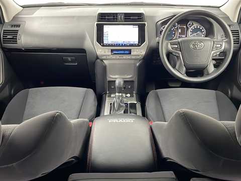 カタログ画像：ランドクルーザープラド （LAND CRUISER PRADO） ＴＸ 2022年8月 3BA-TRJ150W 2700cc ホワイトパールクリスタルシャイン 燃費8.3km / l フロント