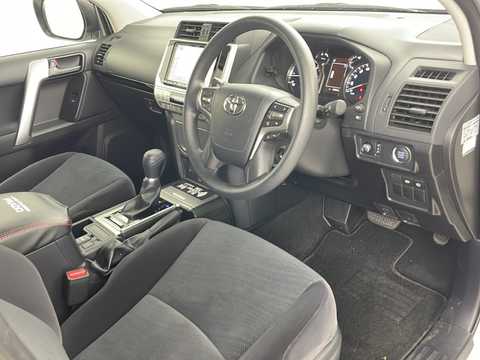 カタログ画像：ランドクルーザープラド （LAND CRUISER PRADO） ＴＸ 2022年8月 3BA-TRJ150W 2700cc ホワイトパールクリスタルシャイン 燃費8.3km / l フロント